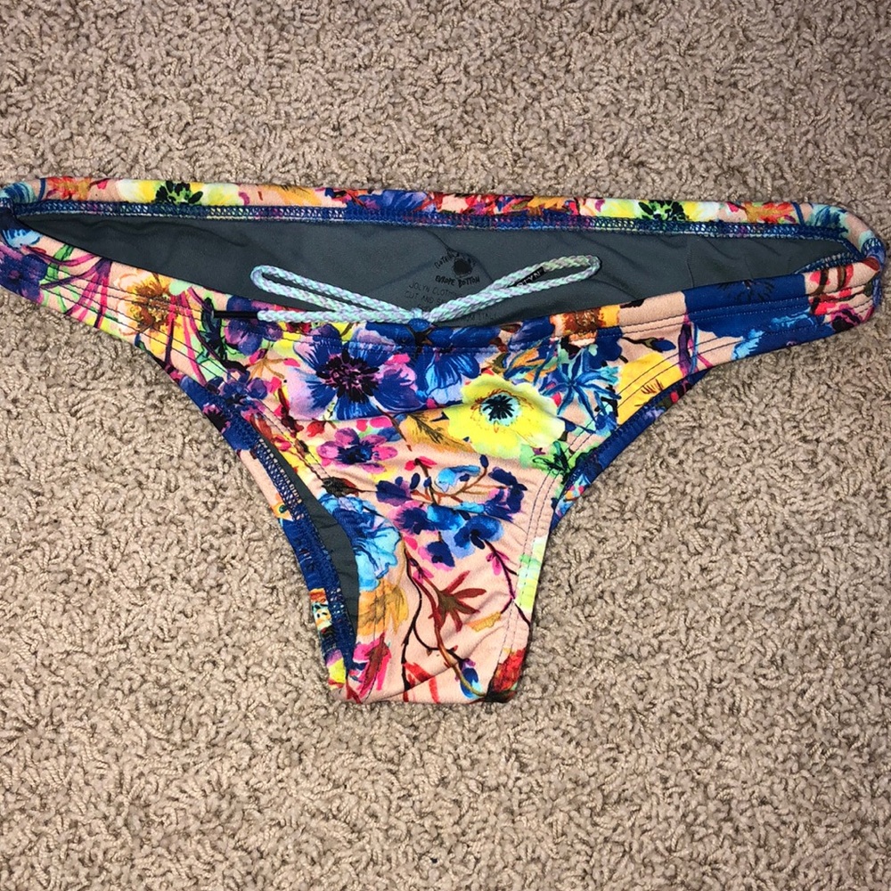 Jolyn Rare Print Europe Bottom Small